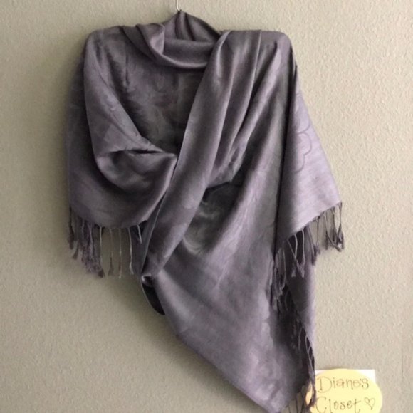 Scarves Accessories - NWOT Women's Silver Silk Floral/Animal Print Scarf/Wrap